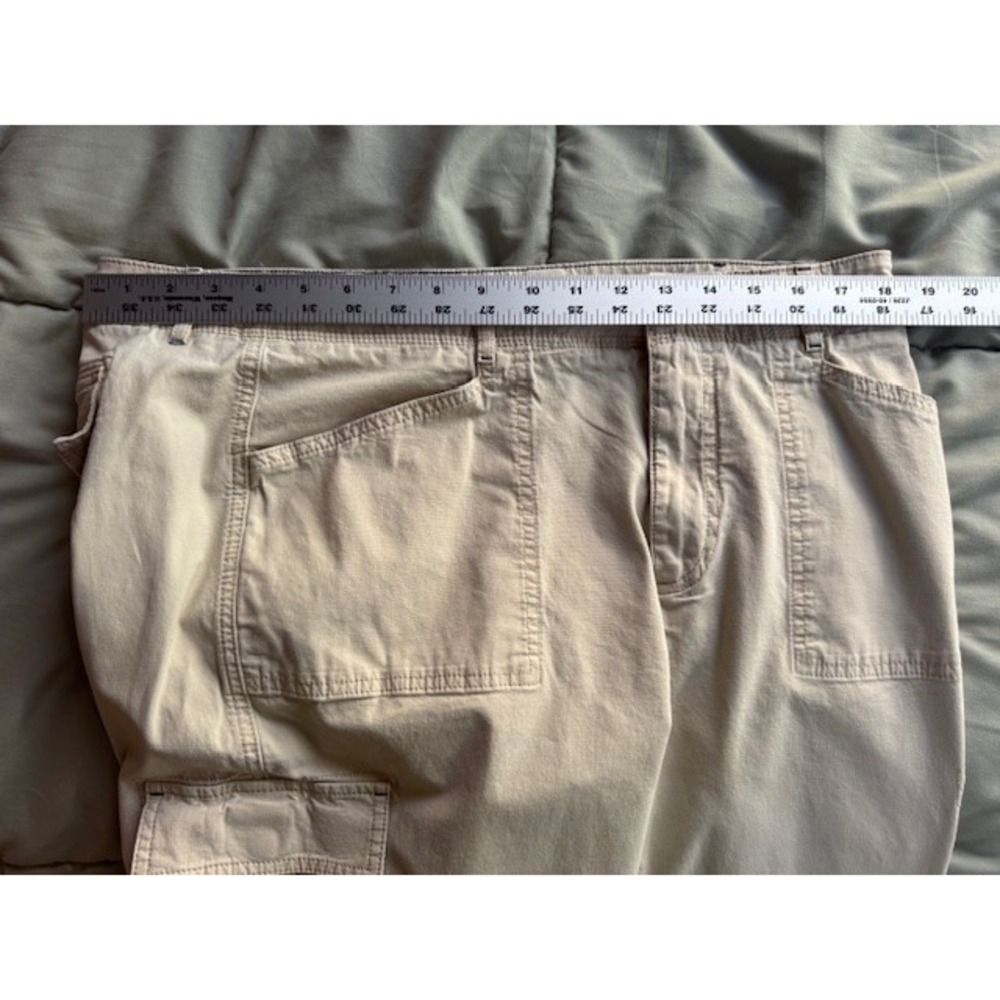 LL Bean Cargo Pants Womens 16 Tan Favorite Fit Stretch Utility Fly Fishing Print - Picture 12 of 16